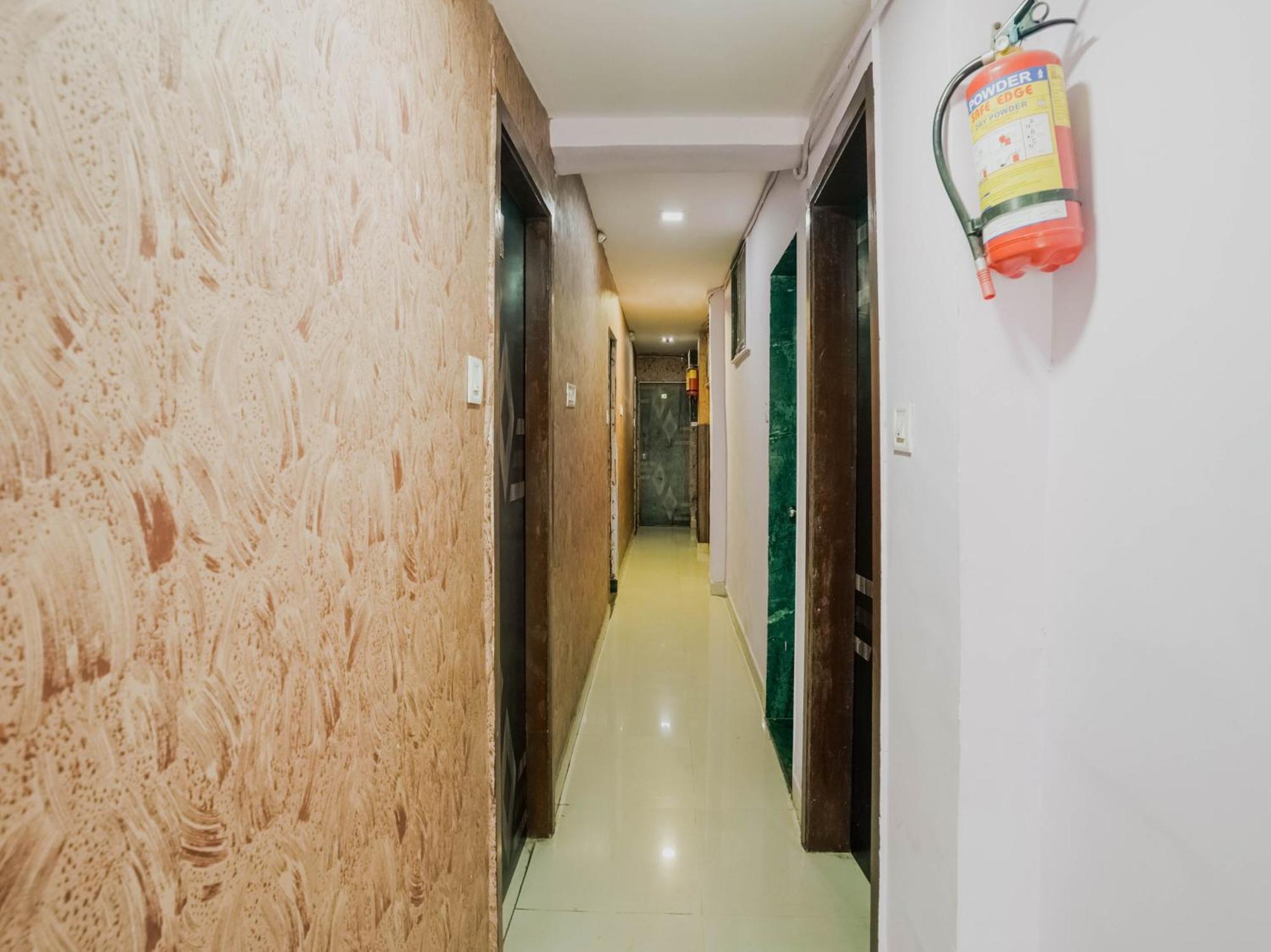 Hotel O Spotlight Thána Kültér fotó